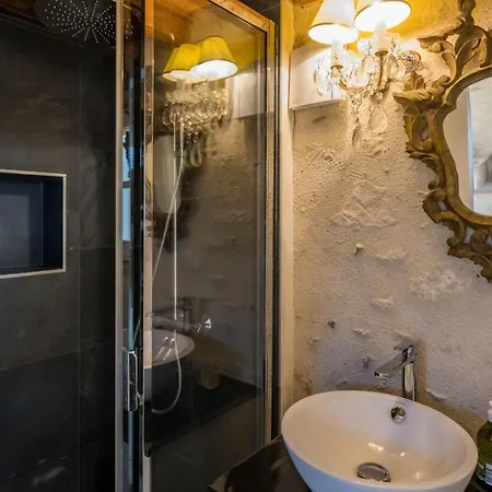 La Cour Du Liege-charming Renovated Country Estate Clefs